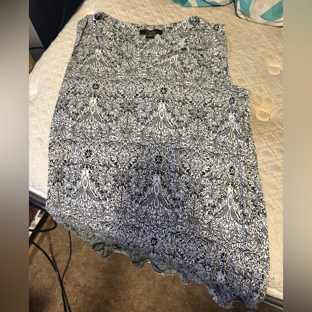 Dalia Monochrome Patterned Top - Picture 1 of 2